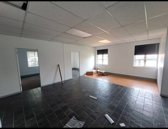 190M² OFFICE TO LET IN HYDE PARK